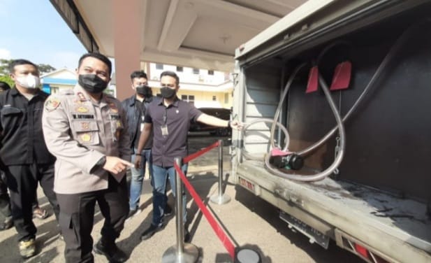 Mobil boks yang dimodifikasi untuk menimbun solar. (Ist)