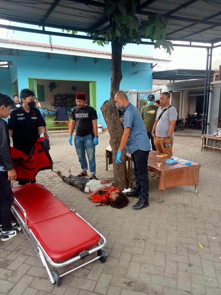 Penemuan Pria Diduga Mabuk Berat di pinggir jalan Iskandar Muda Gg. Mayang, Kelurahan Kedaung Wetan, Kecamatan Neglasari, Kota Tangerang, pada Jum?at, (17/6/2022). (Ist)