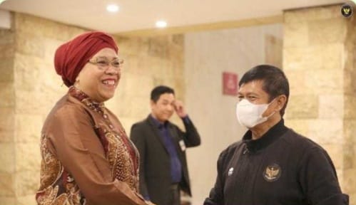 Dubes RI di Kuwait Lena Maryana Mukti saat menyambut Indra Sjafri Direktur Teknik PSSI. (Ist)