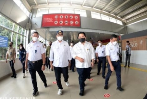 Menteri Perhubungan Budi Karya Sumadi bersama Menteri BUMN Erick Thohir saat meresmikan wajah baru Stasiun Pondok Ranji. Foto : Istimewa
