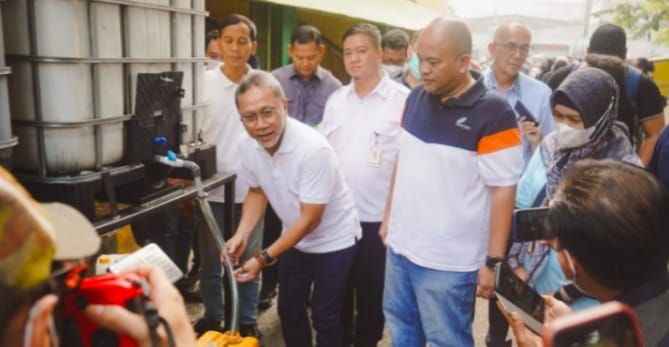 Mendag Zulkifli Hasan saat sidak minyak goreng di pasar Kramat Jati. (Ist)