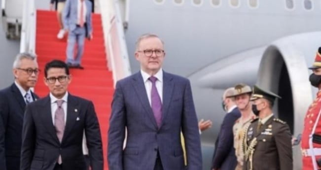 PM Australia Anthony Albanese tiba di Jakarta dissmbut oleh Menparekraf Sandiaga Uno. (Ist)