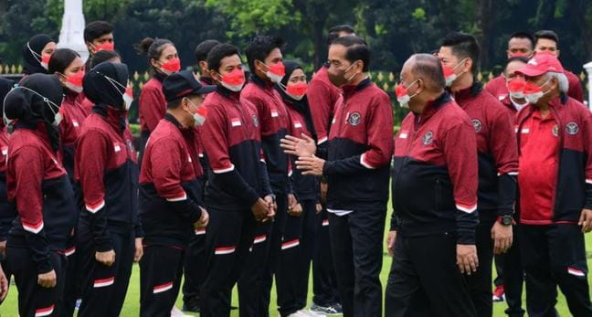 Presiden bersama para Atlet Indonesia peraih medali di SEA Games Vietnam. Foto : Istimewa