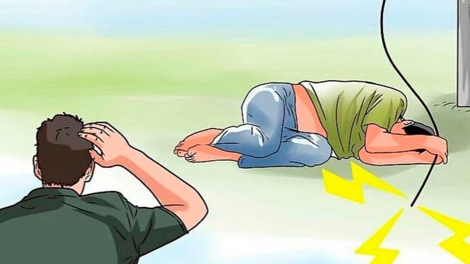 Ilustrasi pria tersetrum kabel toren. (Ist)