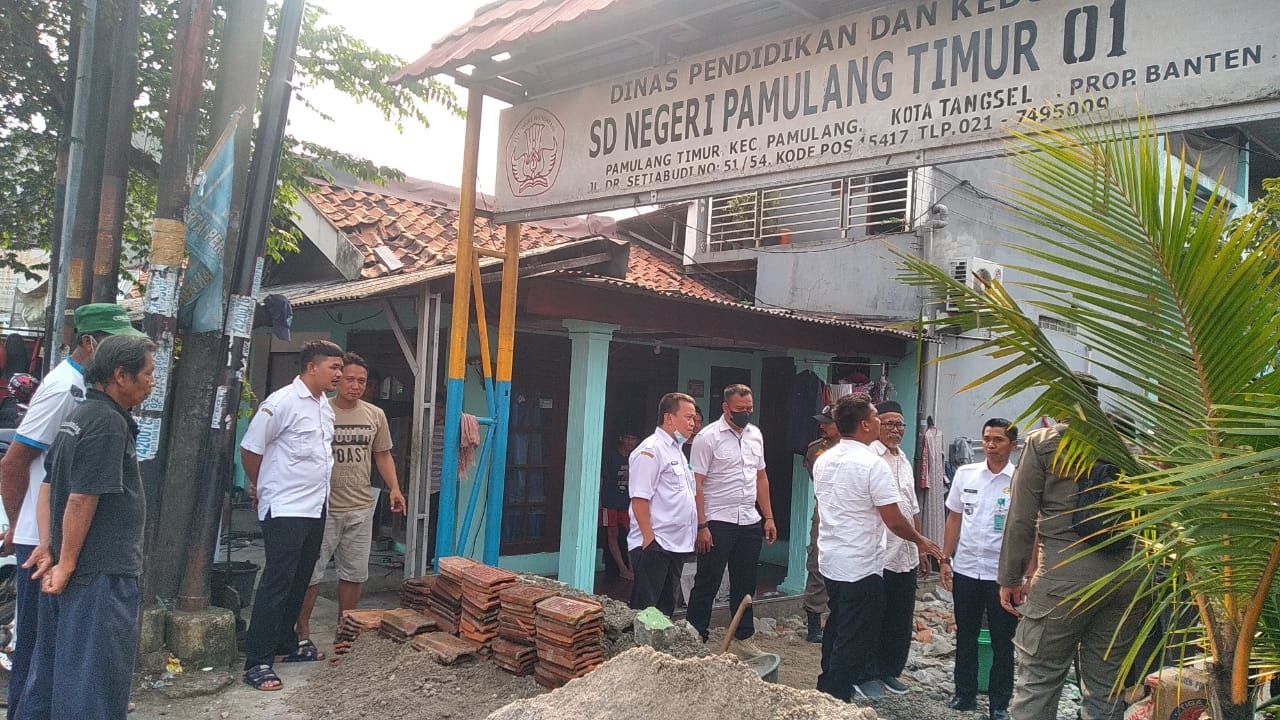 Akses SDN Pamulang Timur Sempat Ditutup Warga. (Ist)