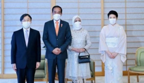 Bertemu PM Dan Kaisar Jepang, Jokowi Betul-betul Dimuliakan Presiden Joko Widodo beserta Ibu Negara Iriana bertemu Kaisar Naruhito dan Permaisuri Masako. (Dok. Seskab)