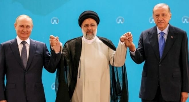 Putin (kiri) Ali Khameni (tengah). (Ist)