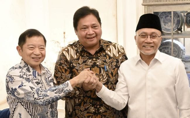Ketum PPP Suharso Manoarfa (kiri) Ketum Golkar Airlangga Hartanto (tengah) dan Ketum PAN Zulkifli Hasan. (Ist)