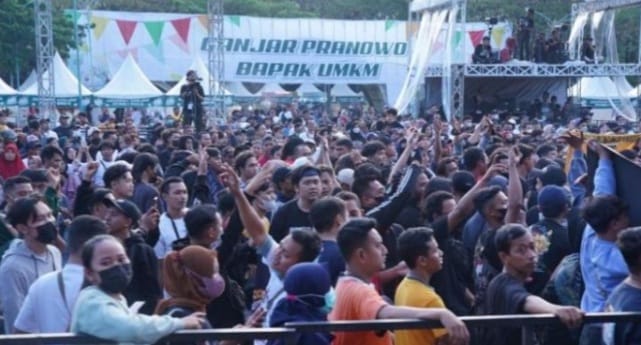 Masyarakat Jawa Timur berkumpul di acara Ganjar Pramowo Festival di Pagoda Tian Ti Surabaya untuk dukung Ganjar sebagai Bapak UMKM. (Ist)