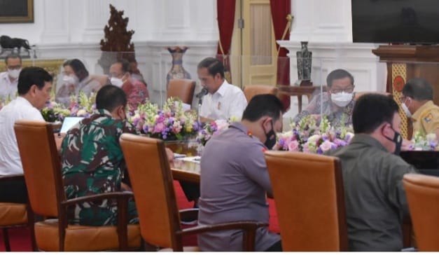 Presiden memimpin rapat evaluasi pemberlakuan  PPKM di Istana Merdeka. (Ist)