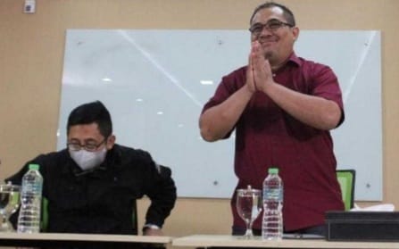 Presiden ACT Ibnu  Khajar saat konferensi pers terkait pencabutan ijin oleh Kemensos Ad Interim Muhadjir Effendy. Foto : Istimewa