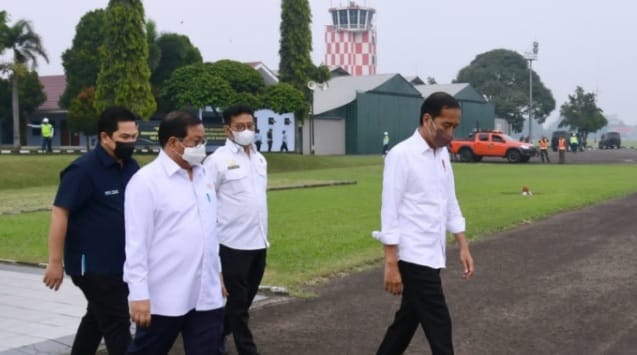 Jokowi Bertolak Ke Subang, Akan Serahkan Bansos Dan Tinjau Balai Penelitian Padi Presiden Joko Widodo bertolak ke Subang dari Landasan TNI AU Atang Sanjaya Bogor. (Dok. Setpres)
