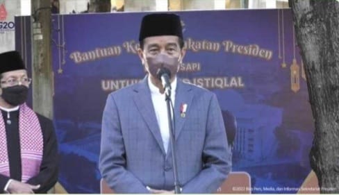 Jokowi: Pakai Masker Di Dalam Dan Luar Ruangan, Masih Sebuah Keharusan Presiden Joko Widodo saat memberikan sambutan pada Shalat Idhul Adha di Masjid Istiqal. (Ist)