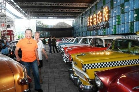 Ketua IMI Bambang Soesatyo saat meninjau Kebon Vintage Cars Bali.  Foto : Istimewa