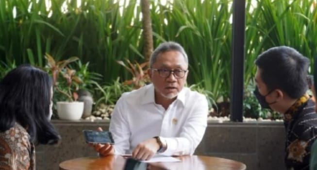 Menteri Perdagangan Zulkifli Hasan saat berbincang santai dengan Direksi GoTo dan CEO Tokopedia di kantor Kementerian Perdagangan. (Ist)