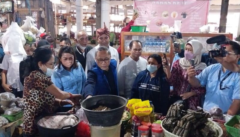 Mendag Zulkifli Hasan saat berada di Pasar Kasih, Kupang, NTT. (Ist)