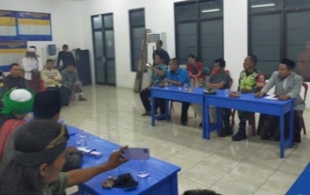 Menghina Nabi Dan Melarang Warga Salat, Warga Bekasi Diamankan Polres Lebak Suasana saat NT diinterogasi. (Ist)