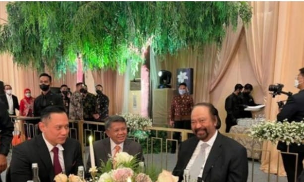 Ketum Demokrat AHY, Wakil Ketua Majelis Suuro PKS Sohibul Iman dan Ketum Basdem Surya Paloh pada acara pernikahan putri Anies Baswedan. (Ist)