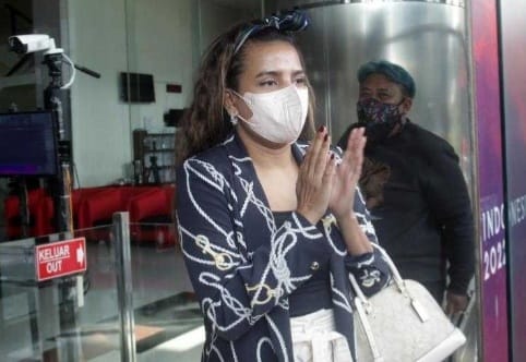 Nowela Indonesian Idol Dicecar KPK Soal Aliran Duit Dari Bupati Mamberamo Tengah Nowela Elizabeth Mikhelia Auparay. (Dok. RM.id)
