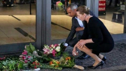Perdana Menteri Denmark saat melakukan karangan bunga di Mall Field, Copenhagen, Denmark. (Ist)