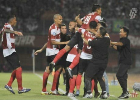 Persija Tumbang, Madura United Pesta Gol Pemain Madura United merayakan pesta gol. (Ist)