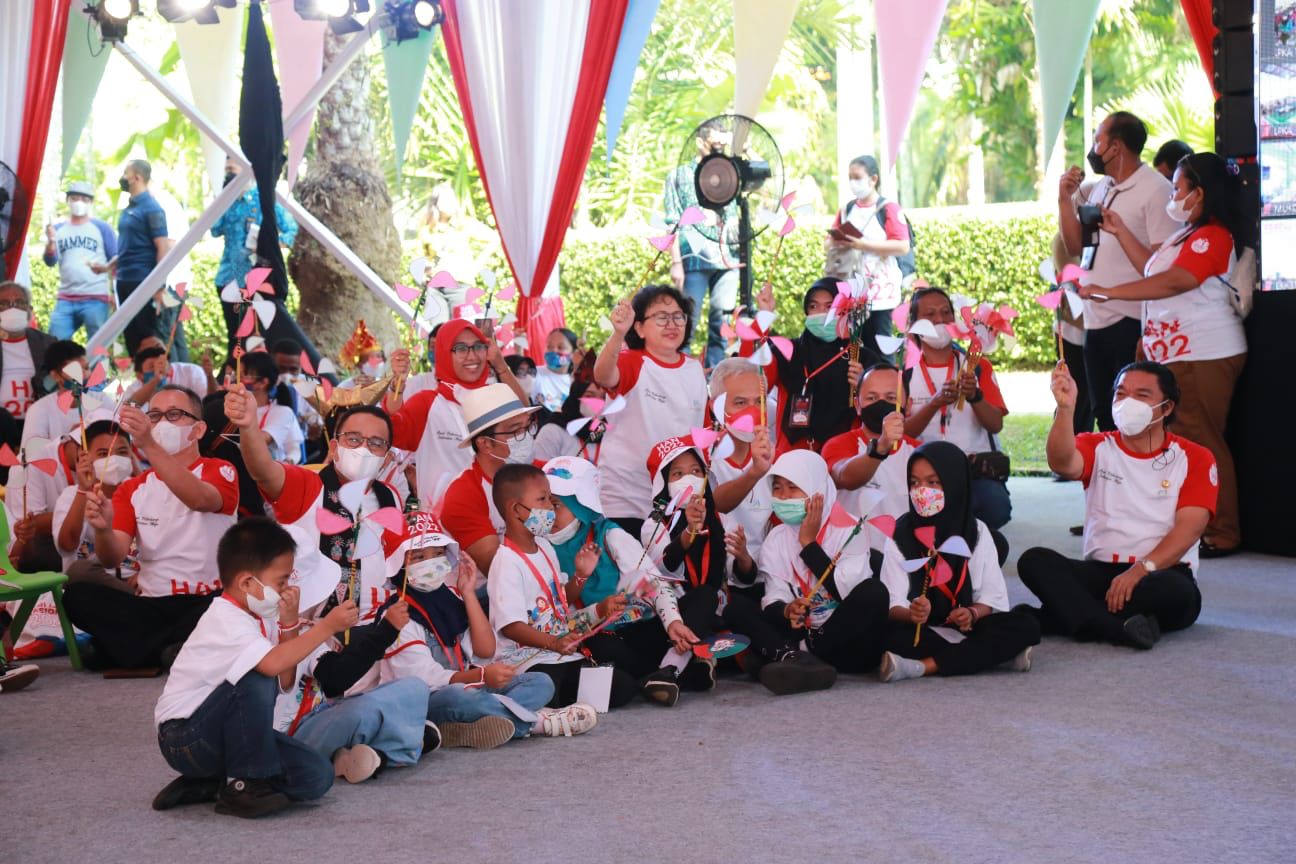 Pj Gubernur Banten Al Muktabar pada acara Hari Anak Nasional di Kebun Raya Bogor. (Dok. Humas Pemprov Banten)