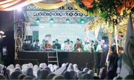 Santri Dukung Ganjar Karawang dukung Ganjar maju sebagai Capres 2024. (Ist)