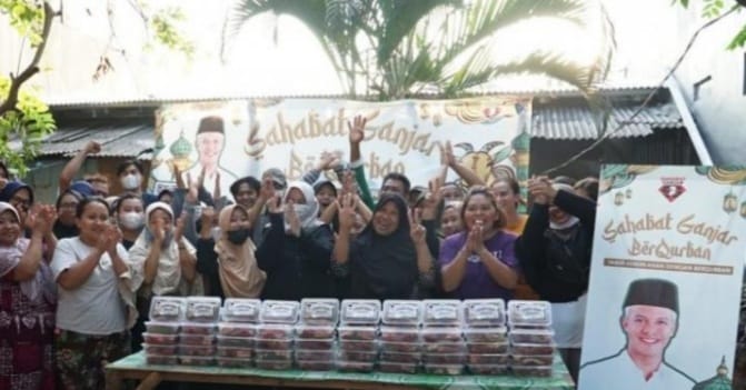 Sahabat Ganjar Bagi-bagi Daging Kurban Di Jakarta Depok Dan Bekasi Sahabar Ganjar berbagi hewan kurban di Jakarta, Depok serta Bekasi pada Minggu (10/7/2022). (Ist)