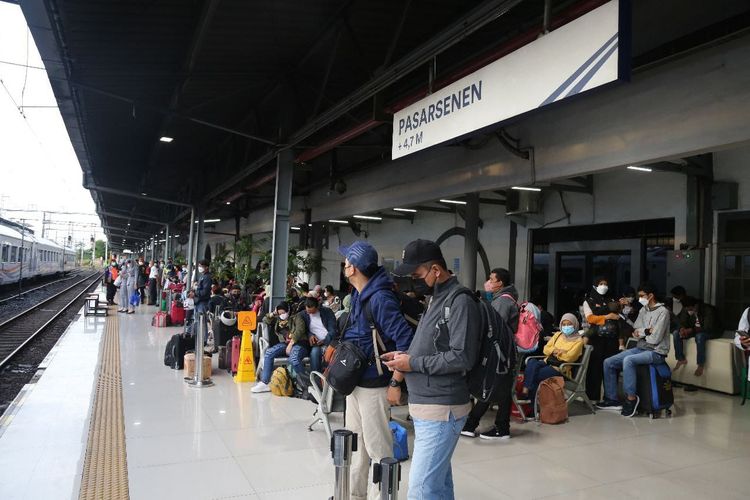 Semester I 2022, Pelanggan Kereta Api Naik 42 Persen Penumpang Kereta Api di Stasiun Senin. (Ist)