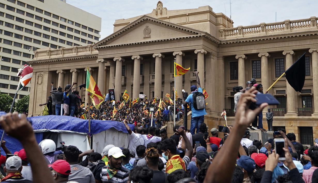 Sri Lanka Negaranya Bangkrut, Istananya Diserbu Rakyat, Presiden dan PM Mundur Ribuan warga Sri Langka menyerbu kediaman resmi Presiden Sri Langka. (Ist)