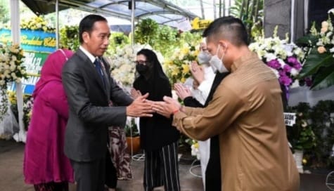 Presiden Joko Widodo dan Ibu Iriana tiba dirumah duka Almarhum Tjahjo Kumolo. (Ist)