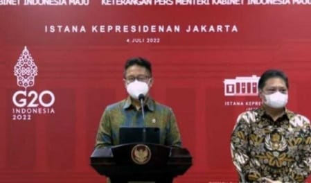 Menko Perekonomian Airlangga Haryanto (kanan) bersama Menteri Kesehatan  Budi Gunadi Sadikin (kiri). (Ist)