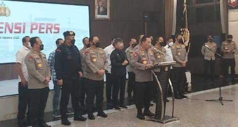 Kapolri Jenderal Listyo Sigit Prabowo saat konferensi pers di Mabes Polri pada Selasa (9/8) malam. (Ist)