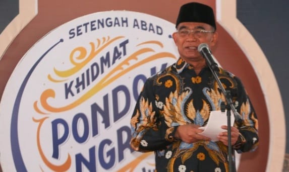 Boleh Terima Bansos Dobel Khusus Untuk Keluarga Miskin Ekstrim Menko PMK Muhadjir Effendy. (Ist)