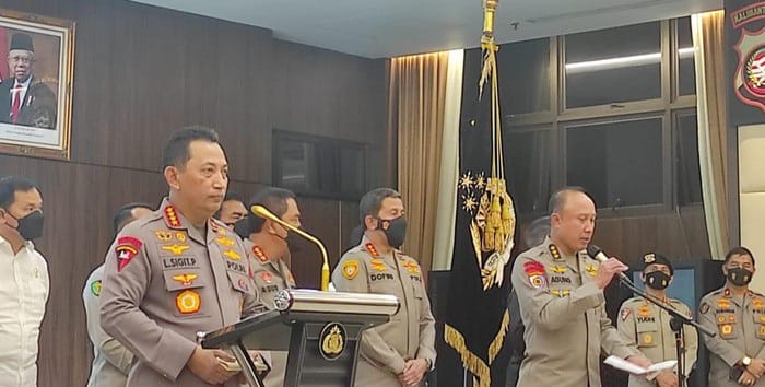 Kapolri Jenderal Listyo Sigit Prabowo saat konferensi pers di Mabes Polri pada Selasa (9/8) malam. (Ist)