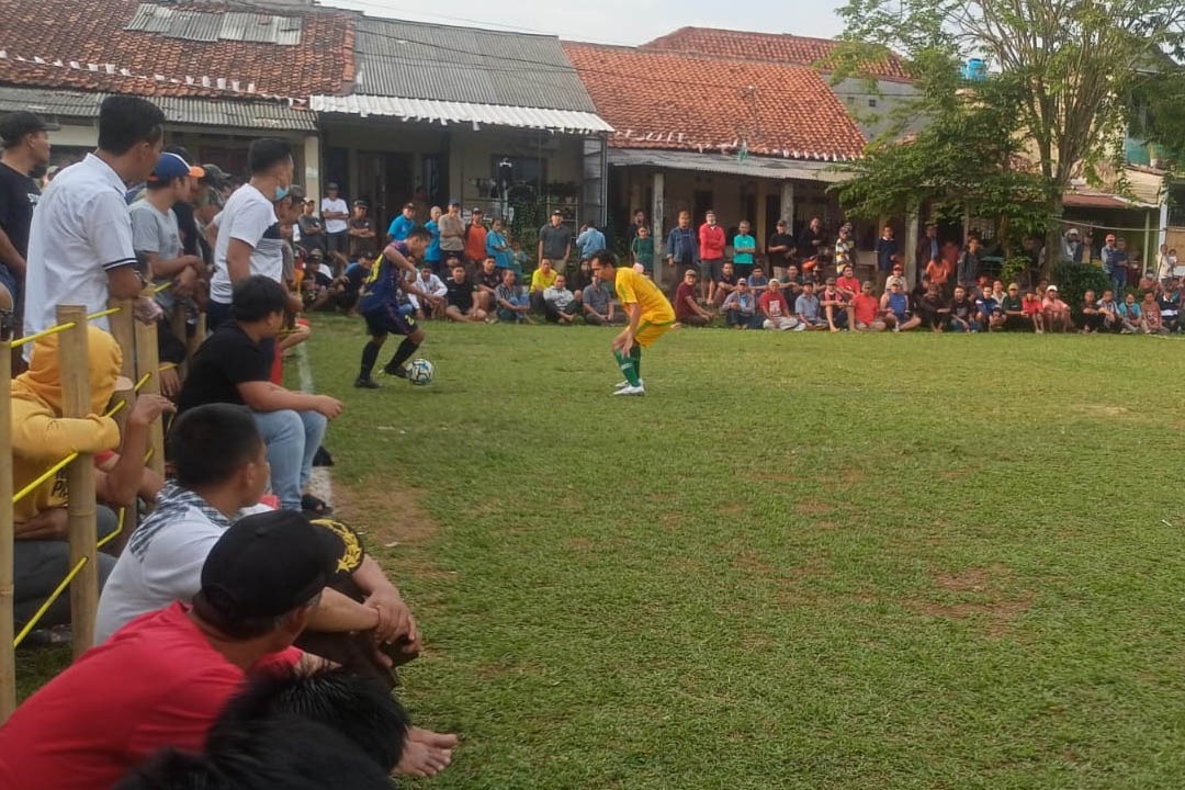 Dua Hadiah Penalti di Babak Pertama, Denis Kerja Keras Singkirkan Ulujami FC Denis dan Ulujami FC sama-sama menyuguhkan permainan menarik, Rabu (31/8) sore.(Foto: dok.Panitia Bina Jaya Cup).