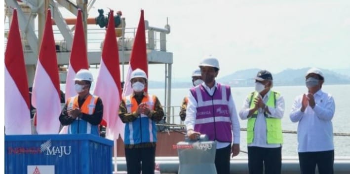 Investasi Terminal Kijing Rp 2,9 Triliun, Jokowi Genjot Daya Saing Kalbar Presiden Jokowi pada peresmian Terminal Kijing, Kalimantan Barat. (Ist)