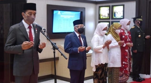 Presiden Jokowi memimpin malam renungan di TMP Kalibata. (Foto : Setpres)