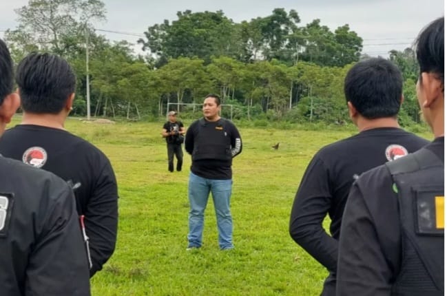 Satresnarkoba Polres Serang dan Ditresnakoba Polda Banten saat menggelar apel di lokasi ladang ganja di daerah Aceh Utara.(Ist)