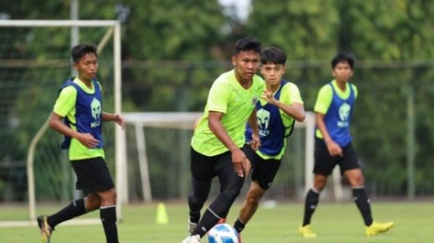 Timnas U 16 sedang berlatih dibawah pengawasan Bima Sakti. Foto : Istimewa