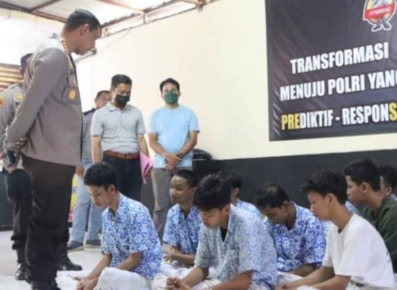 Lima Pelajar Jadi Tersangka Kasus Tawuran Di Kota Tangerang Kapolres Metro Tangerang memberi arahan kepada Pelajar yang terlibat tawuran baru-baru ini di Kota Tangerang. Foto : Istimewa