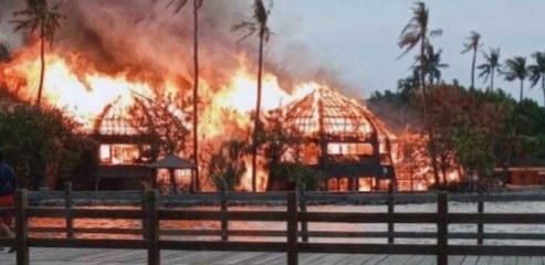 Penginapan Putri Duyung Ancol Ludes Dilahap Api Penginapan mewan Putri Duyung Ancol ludes diamuk si jago api. Foto : Istimewa