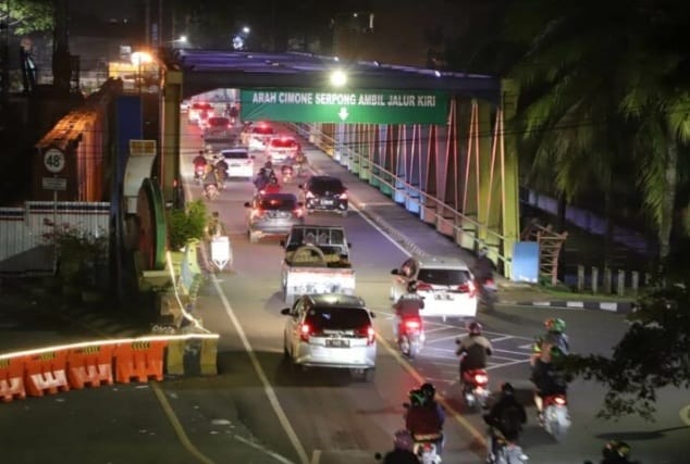 Perbaikan Jembatan Cisadane A Memakan Waktu 1,5 Tahun Suasana lalulintas di jembatan Cisadane malam hari. Foto : Istimewa