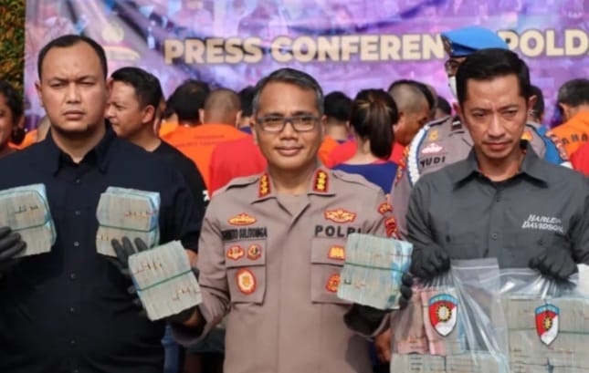 Polda Banten menggelar konferensi pers terkait kedok baru judi online yang omset nya mencapai 1 miliar. (Dok. Humas Polda)