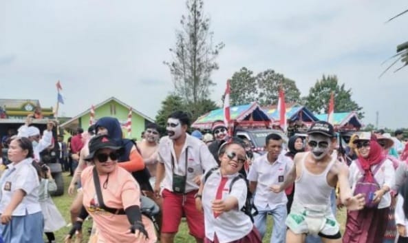Ribuan Emak-Emak Lampung Kompak Dukung Ganjar Presiden 2024 Relawan Mak Ganjar Lampung ini tampak ceria saat mengikuti perayaan HUT RI ke 77. (Ist)