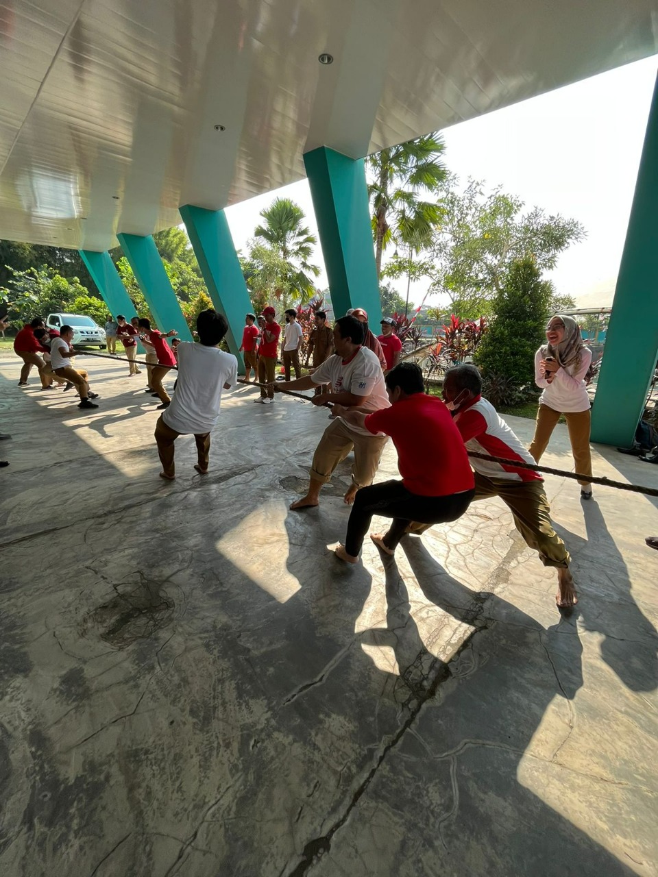 Sambut Hari Kemerdekaan, DPK Tangsel Kenang Perjuangan Pahlawan Melalui Pagelaran Lomba-lomba Dinas Perpustakaan dan Kearsipan Kota Tangsel gelar lomba tarik tambang. Foto : Istimewa