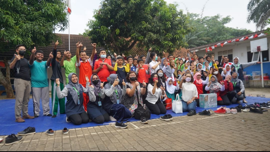 Sinar Mas Land Salurkan Bantuan Sosial ke Sekolah Khusus Penyaluran bantuan sosial kepada 3 panti di wilayah Kota Tangerang Selatan dan Kabupaten Tangerang, yaitu Panti Werdha Bina Bhakti, Sekolah Khusus (SKh) Assalam 01-02, dan Panti Asuhan Rumah Anugerah. (Ist)