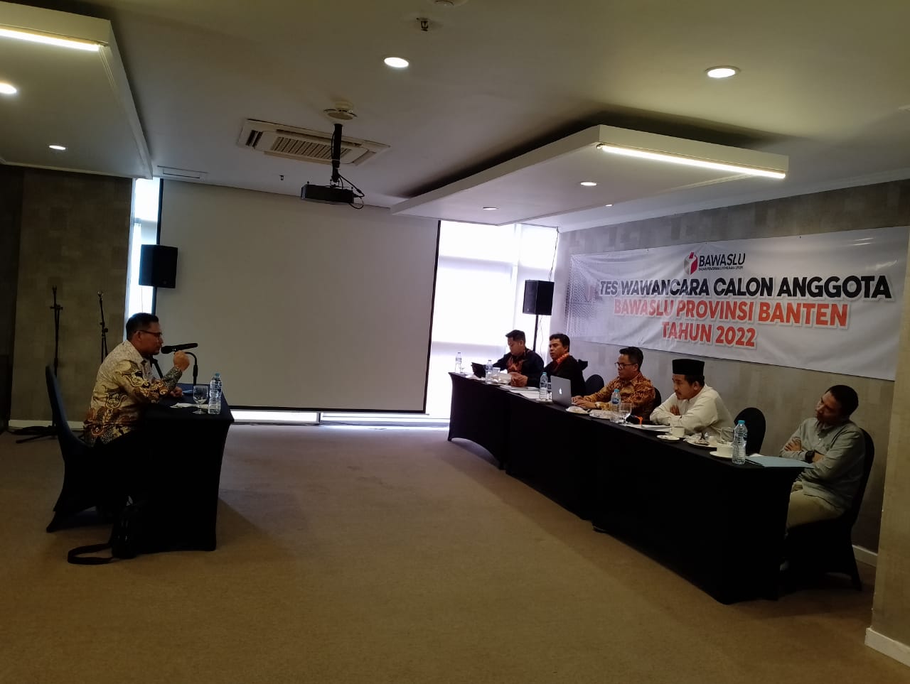 Timsel Serahkan Enam Nama Calon Anggota Bawaslu Banten Peserta calon anggota Bawaslu Provinsi Banten mengikuti tes wawancara. (ist)