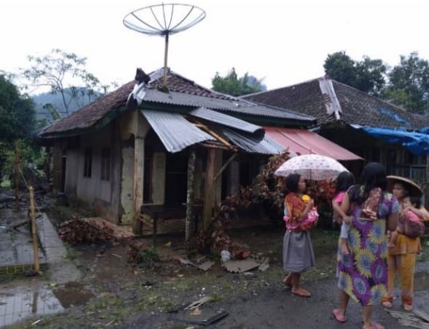 Rumah terdampak angin kencang di Lebak. (Ist)