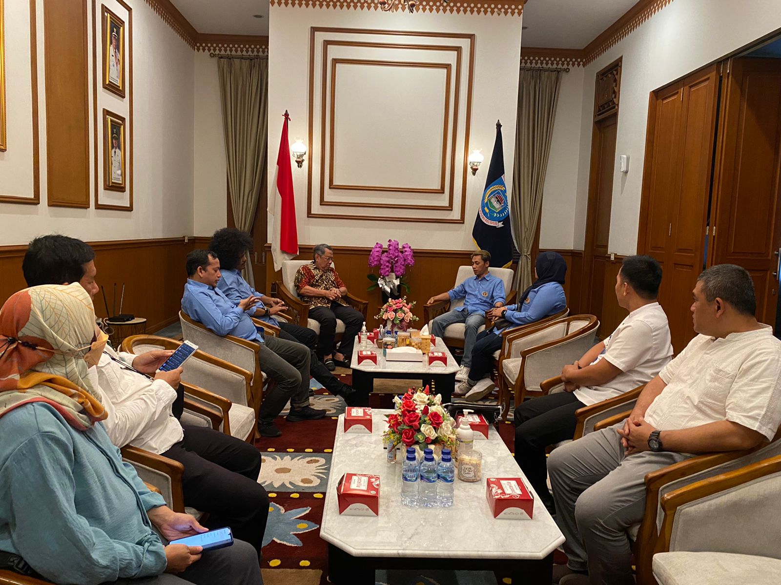 Pengurus PWI Tangsel saat bertemu dengan Wali Kota Tangsel. (tangselpos.id/ist)